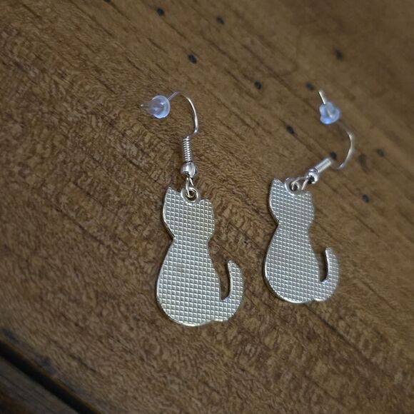 Cat dangle earrings - Picture 4 of 6